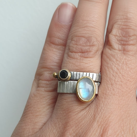 Crown ring 2-in-1 / black spinel moonstone