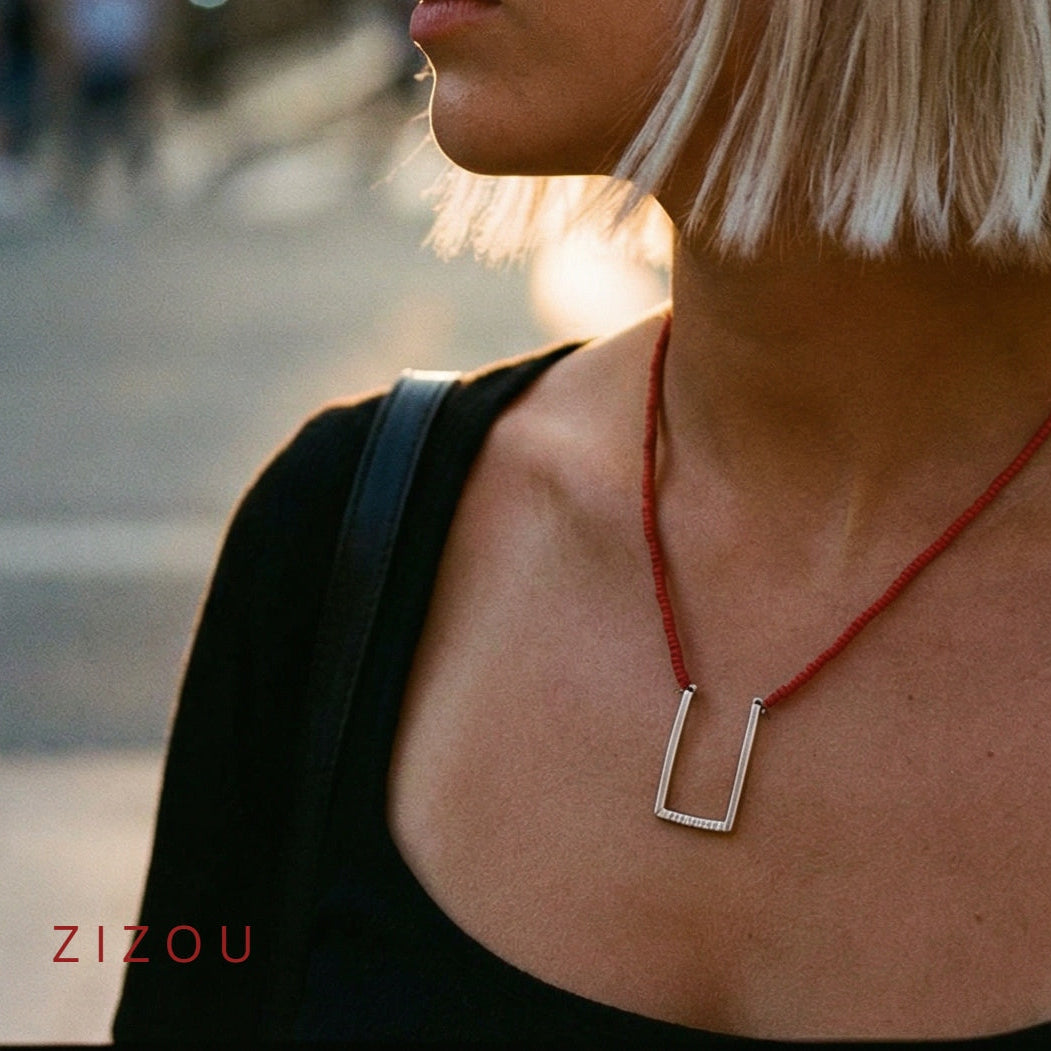 What are we keeping in Line / necklace / U