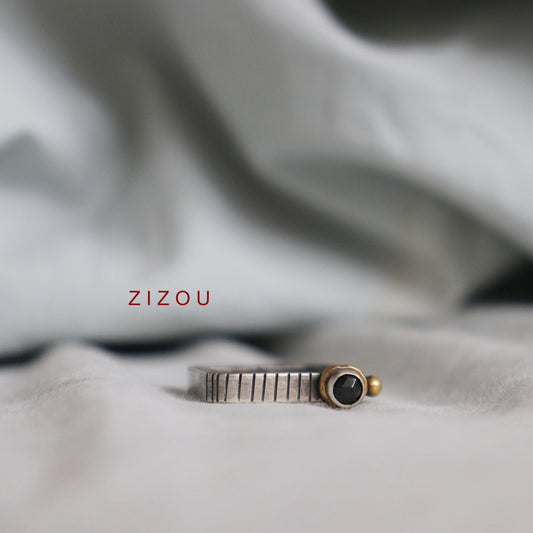 Crown ring / black spinel