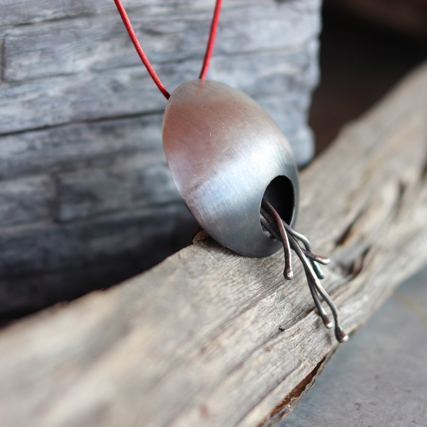 O / necklace L
