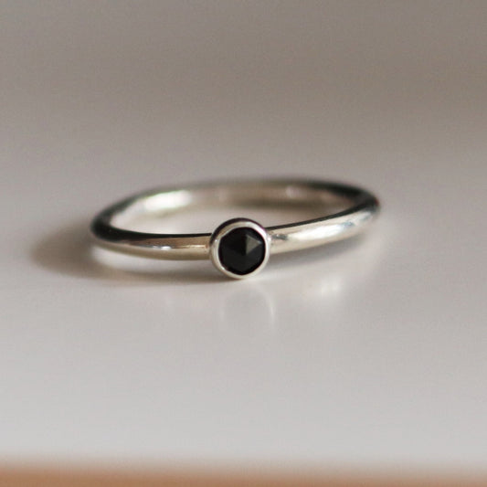 Minimal / spinel / round / ring