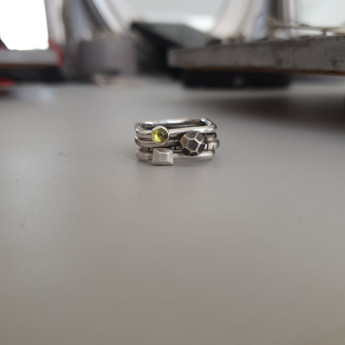 4U1 peridot / square / ring