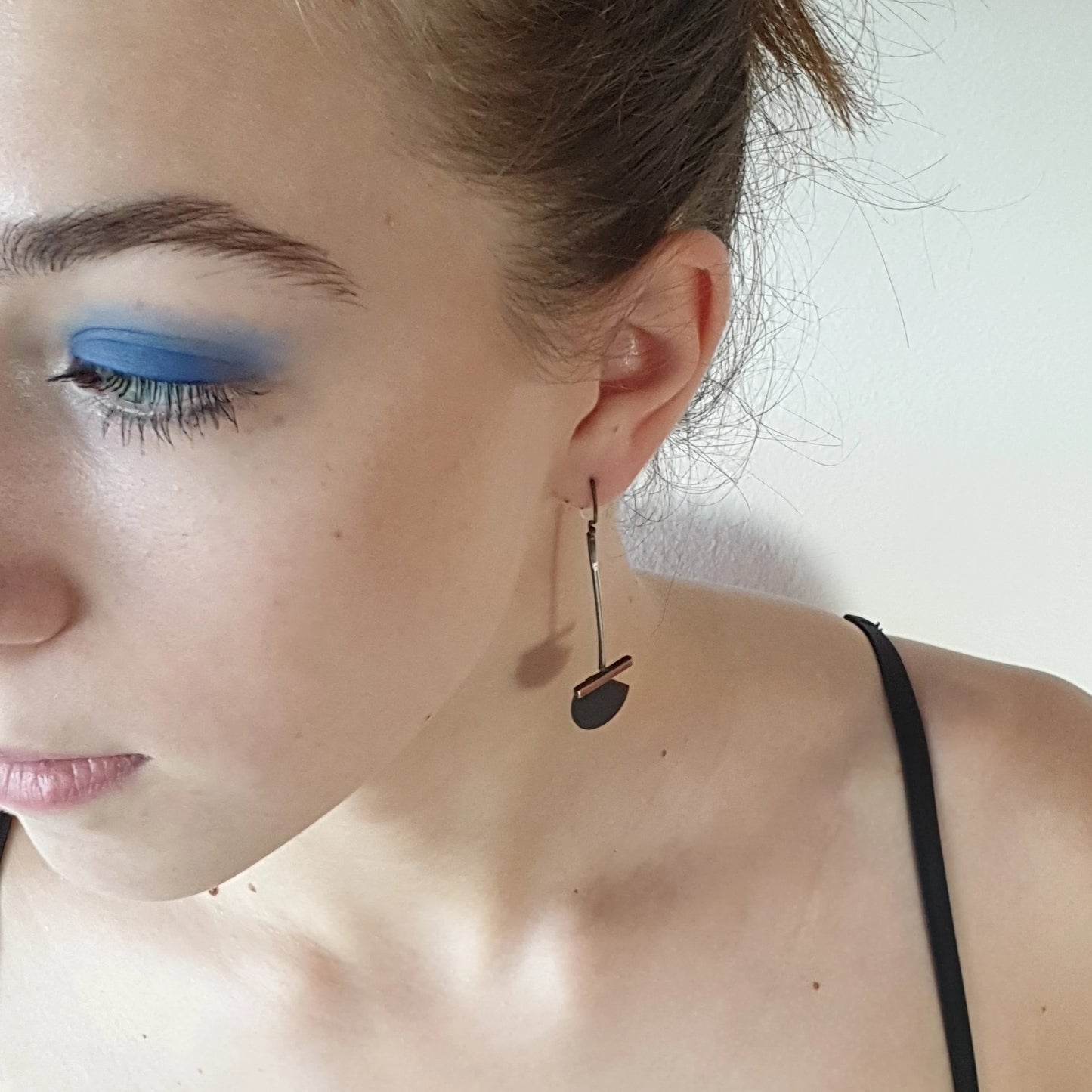 Hand / earrings