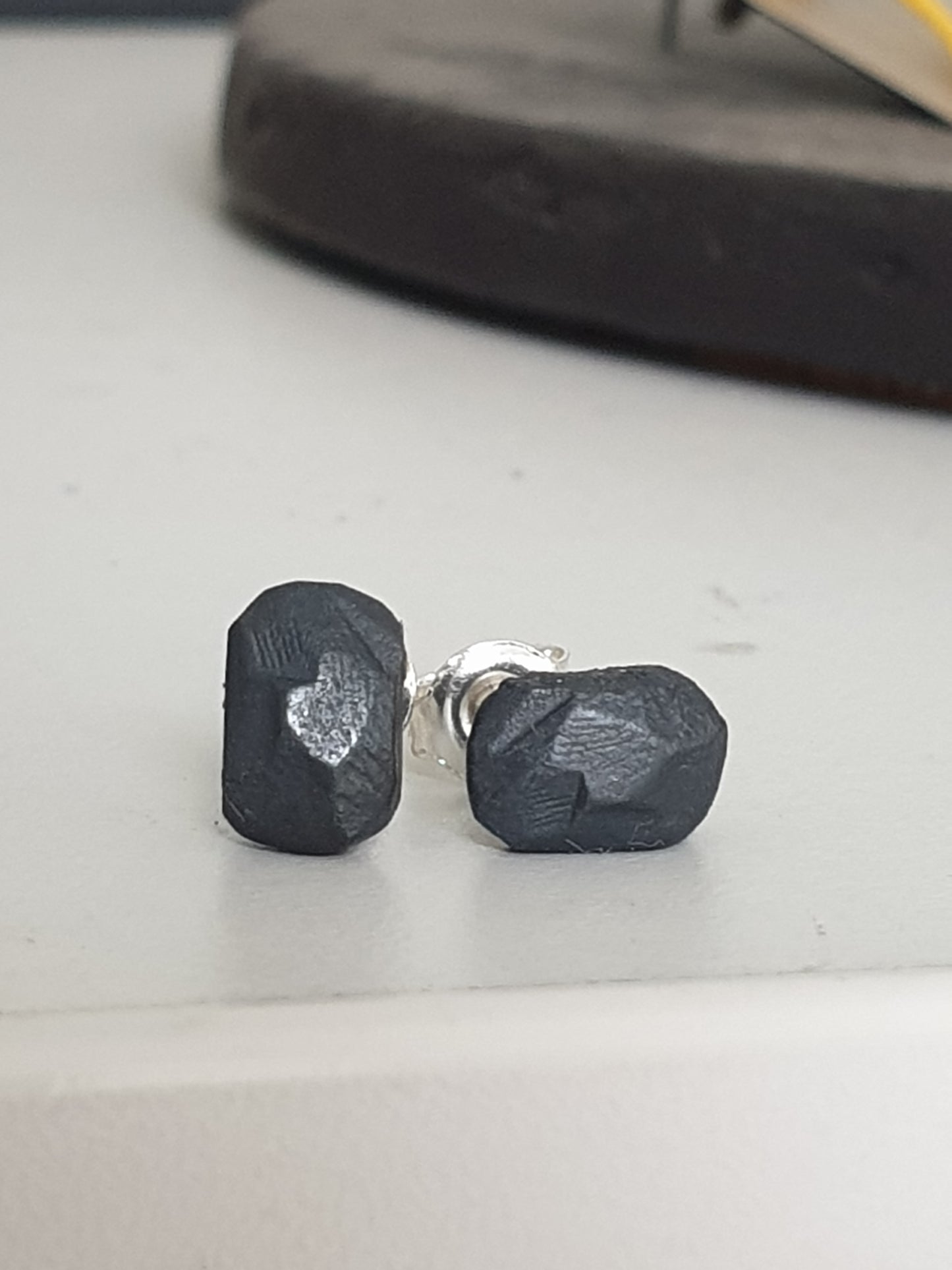 Stones / Black / Earrings