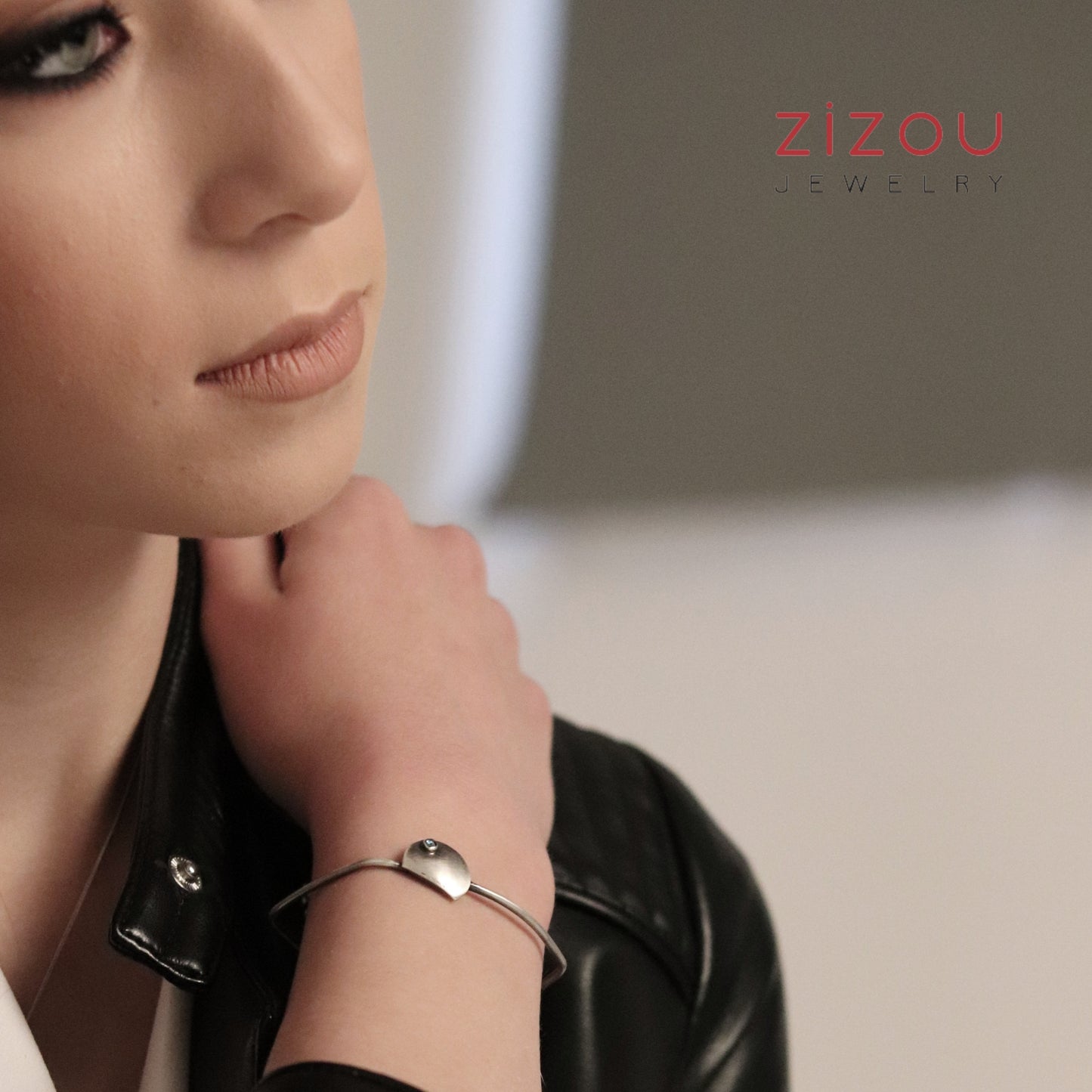 The Moon / topaz / bracelet