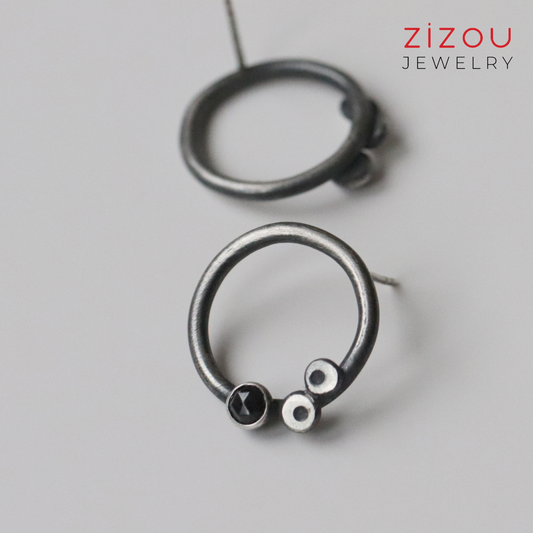 BuBBles / Black spinel / earrings