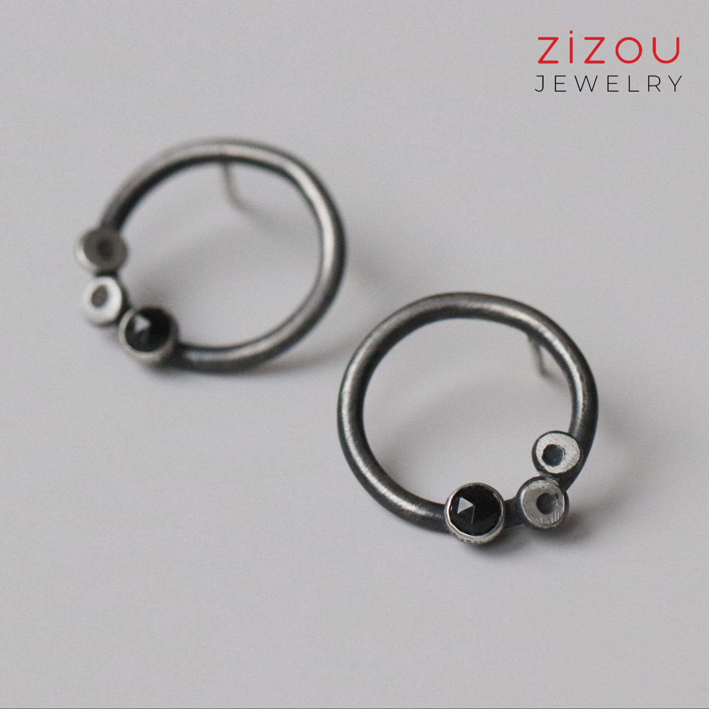 BuBBles / Black spinel / earrings