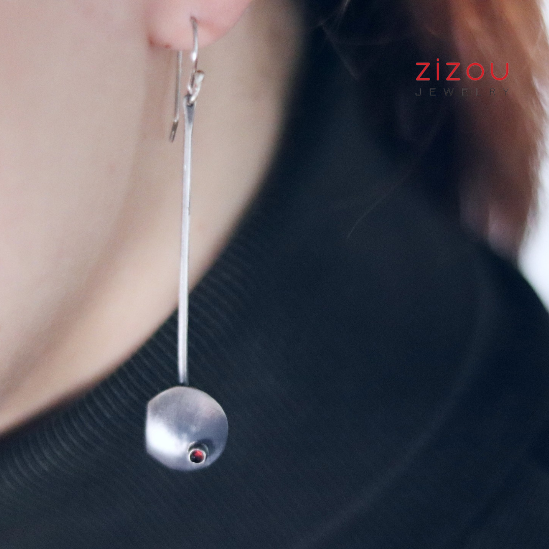 The Moon / garnet / earrings