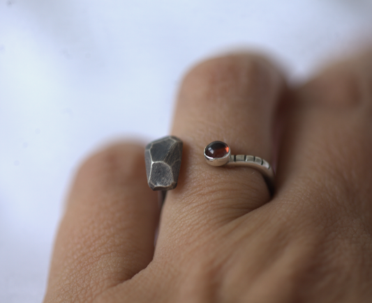 Stripes & Stones / garnet / ring