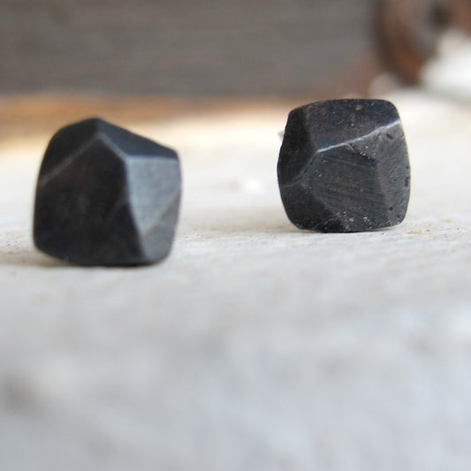 Stones M / Black / earrings