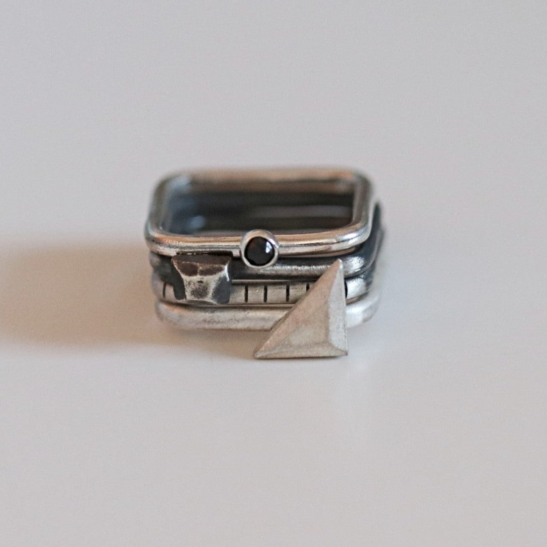 4U1 spinel I / square / ring