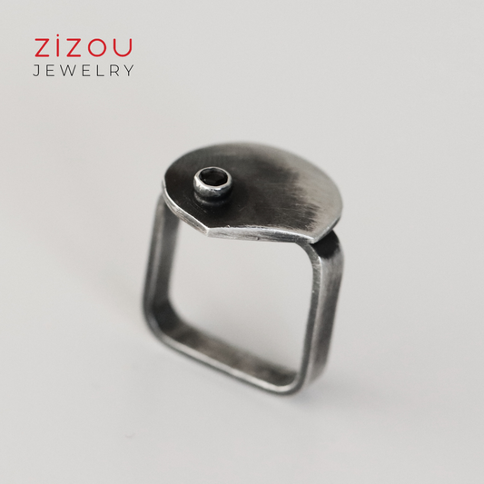 The Moon / Black spinel / square / ring