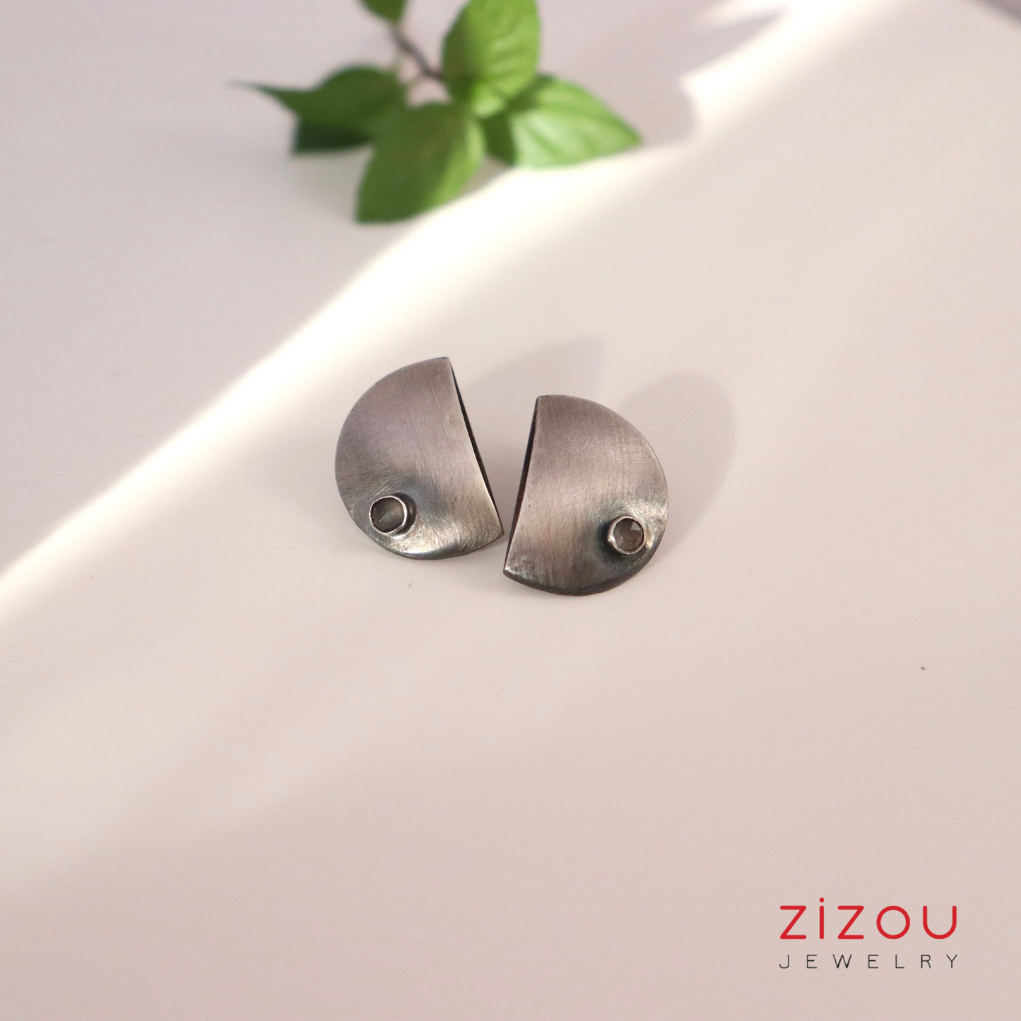 The Moon / moonstone grey / earrings
