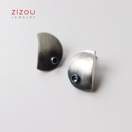 The Moon / topaz / earrings
