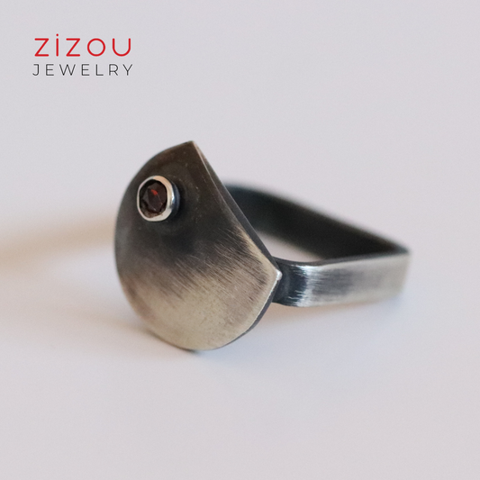 Moon / garnet / square / ring