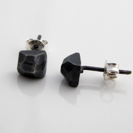 Nuggets / Black / earrings