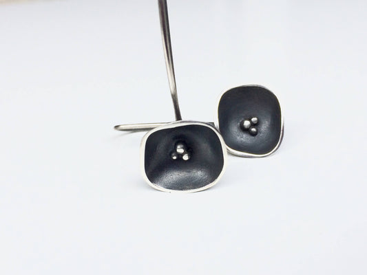 Black Flower Classic / earrings