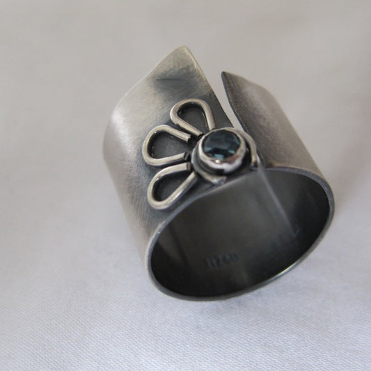 Daisy / topaz / round / ring