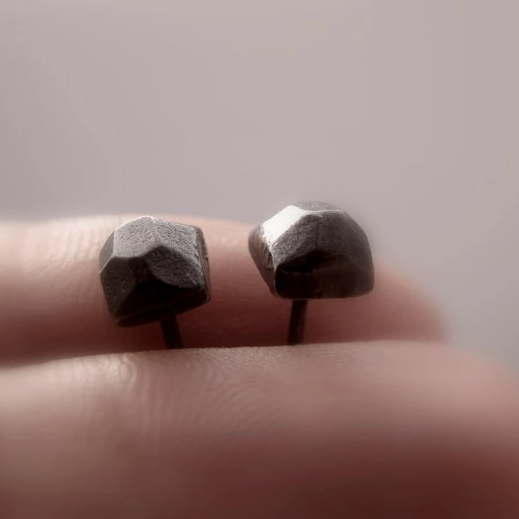 Nuggets / Black / earrings