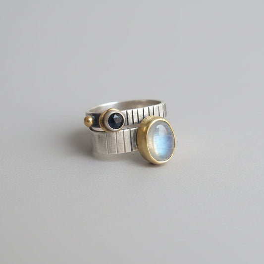 Crown ring 2-in-1 / black spinel moonstone