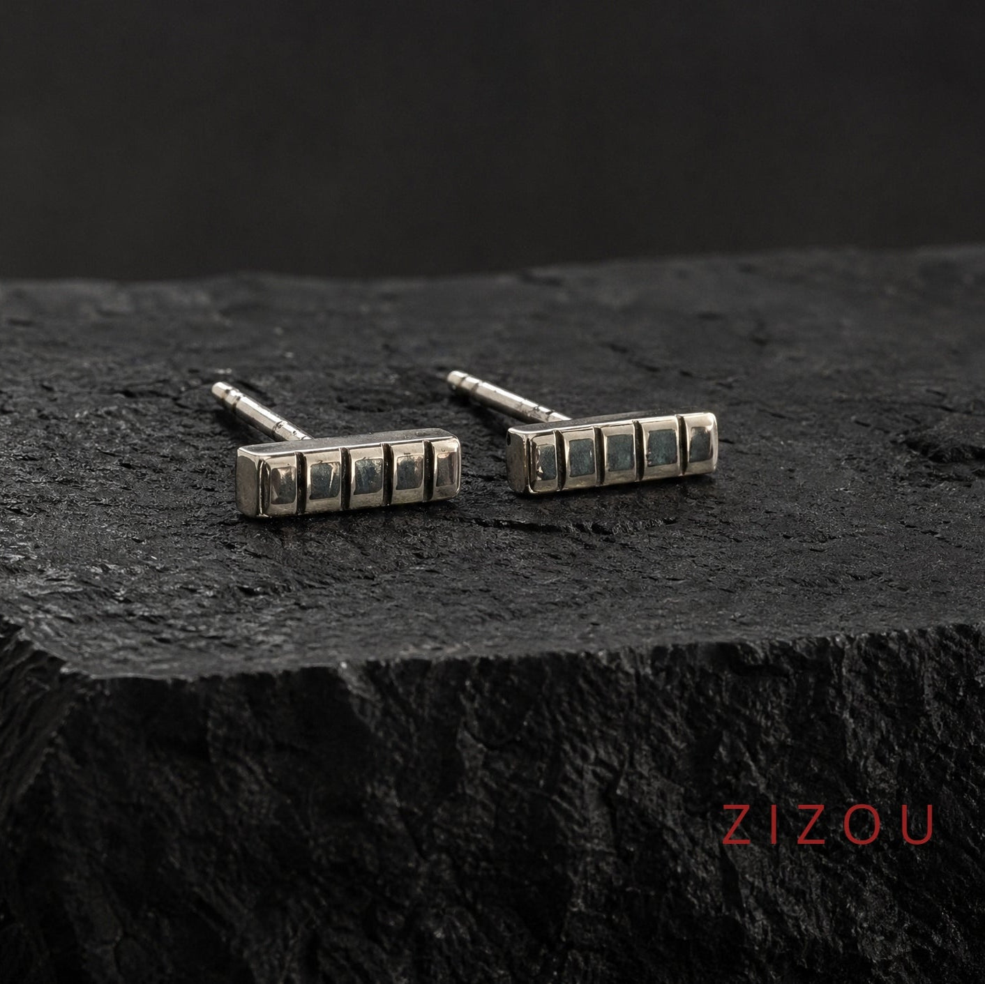 Što držimo u liniji? Nešto ....Minimalističke srebrne naušnice