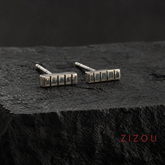 Što držimo u liniji? Nešto ....Minimalističke srebrne naušnice