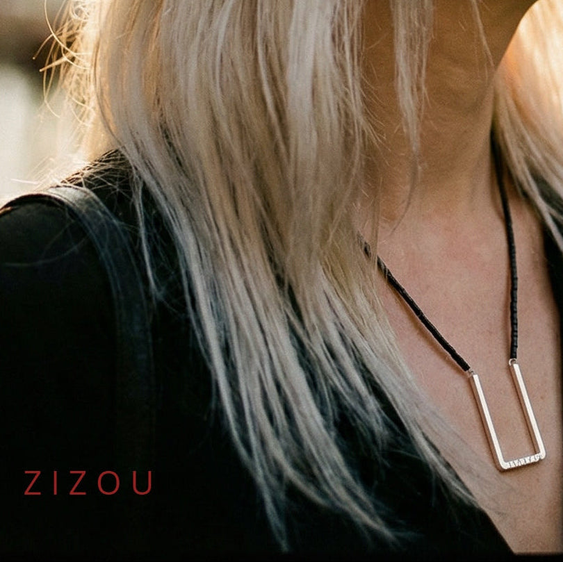 What are we keeping in Line / necklace / U