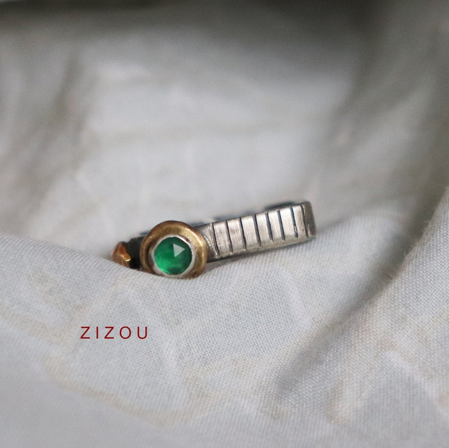 Crown ring / green onyx
