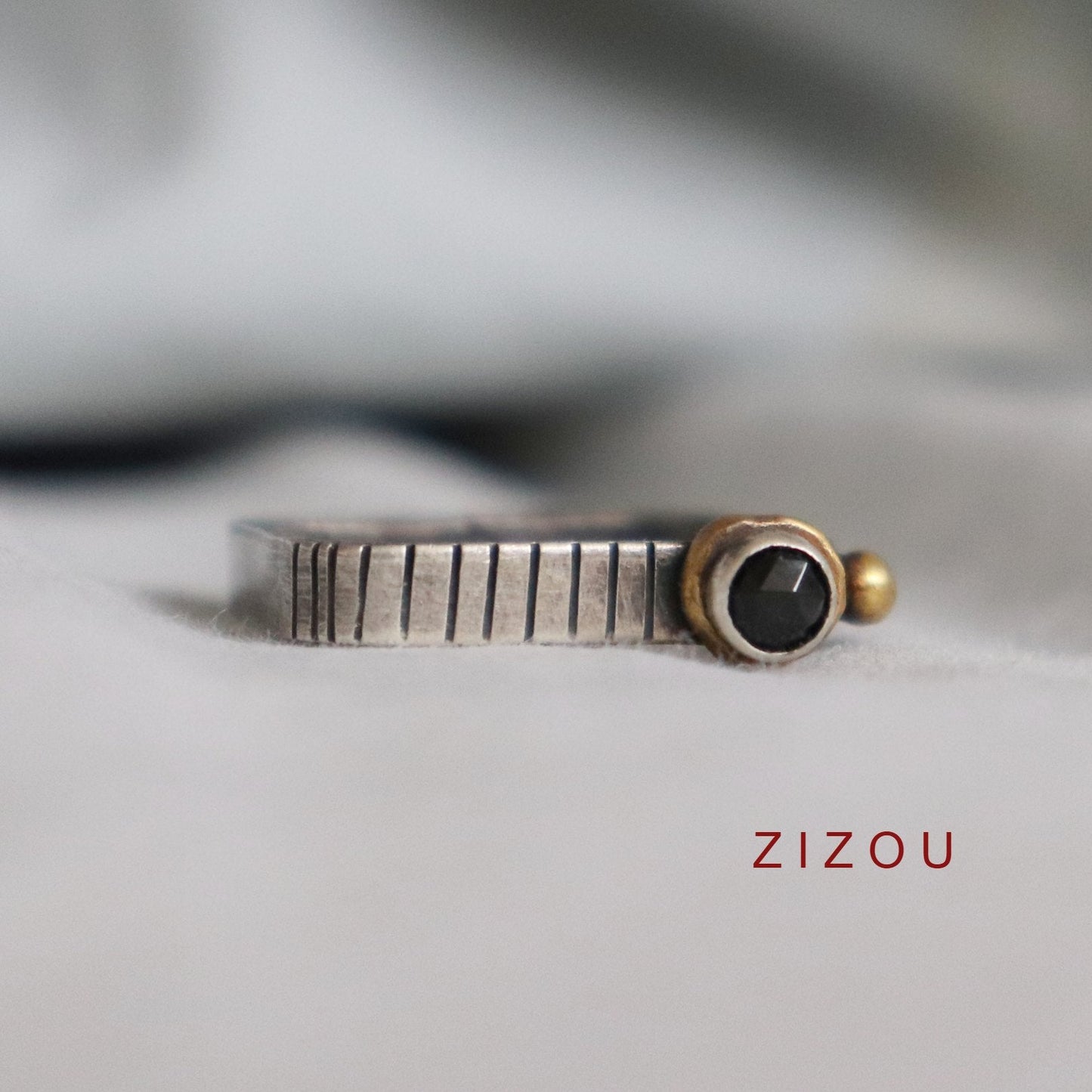 Crown ring / black spinel