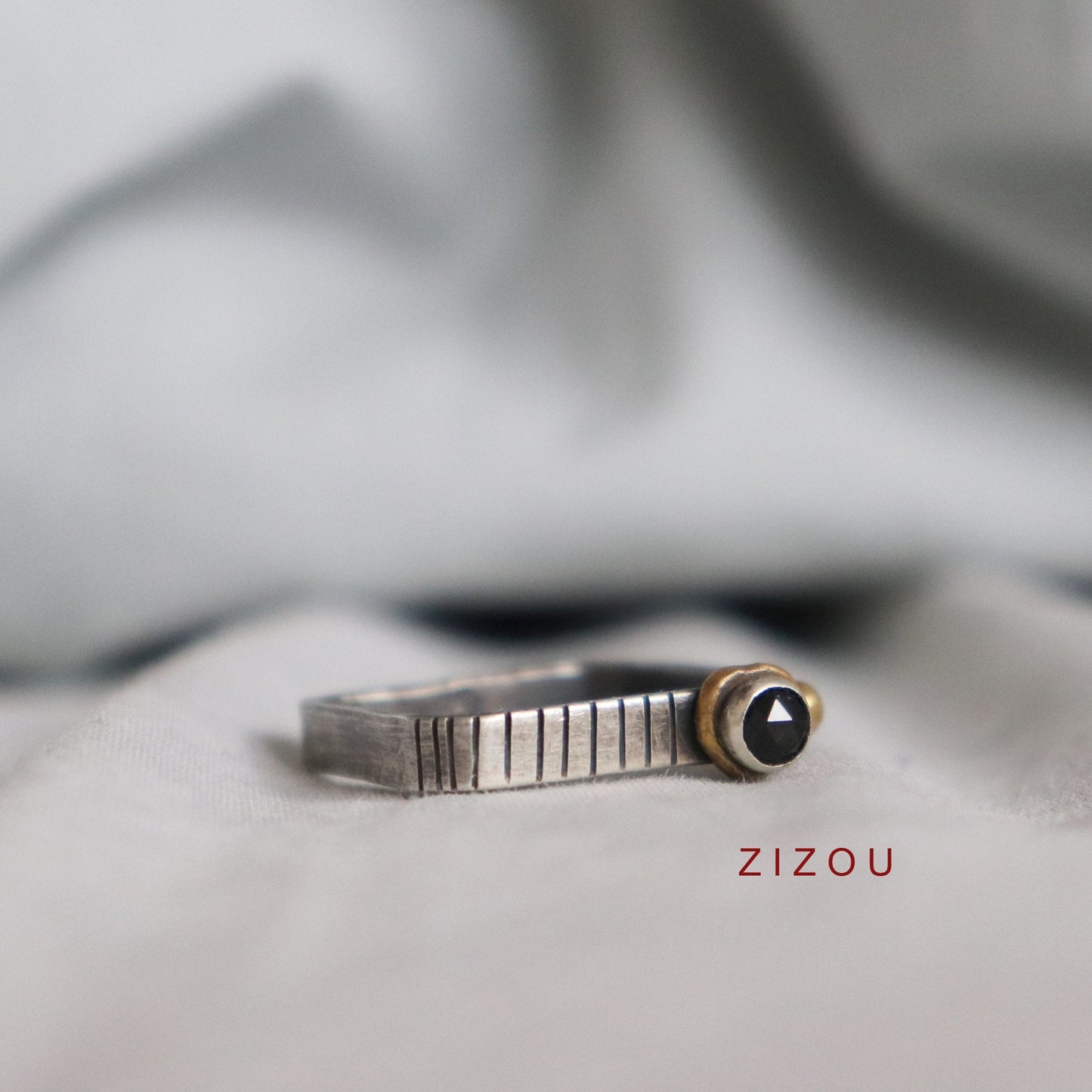 Crown ring / black spinel