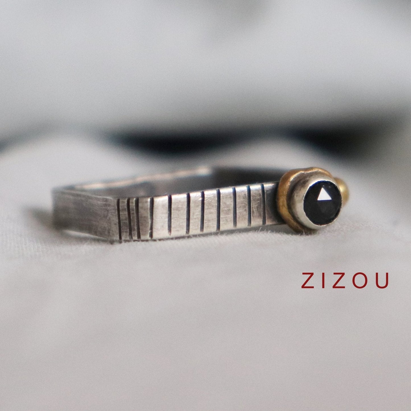Crown ring / black spinel
