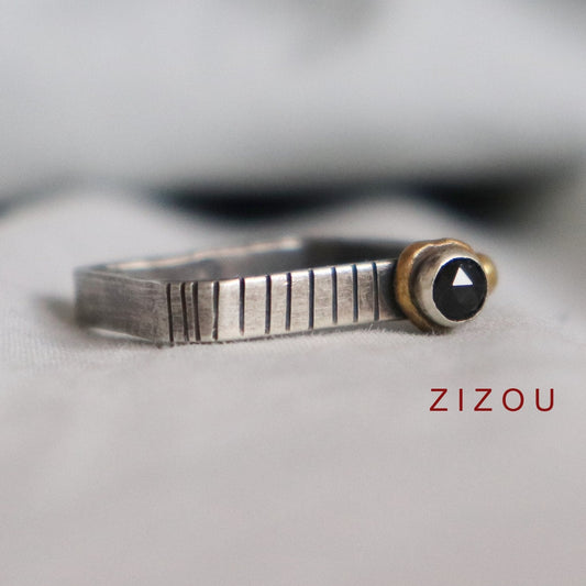 Crown ring / black spinel