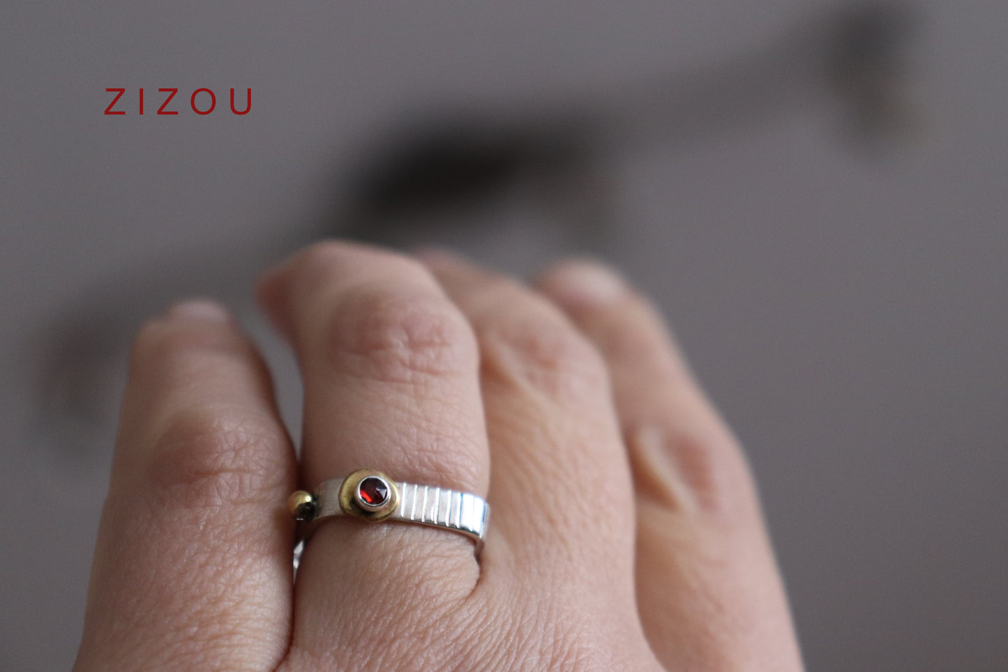 Crown ring / garnet
