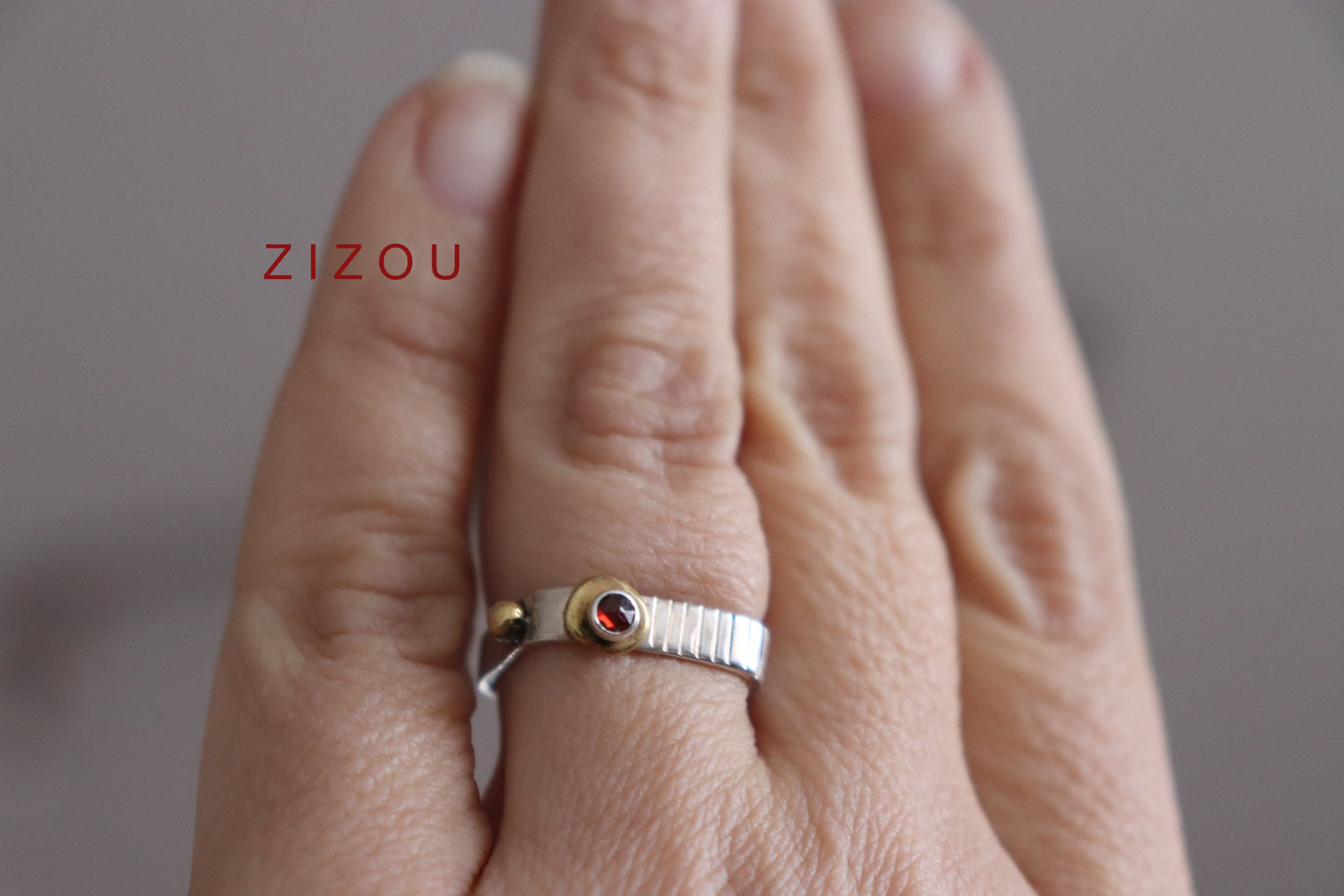 Crown ring / garnet