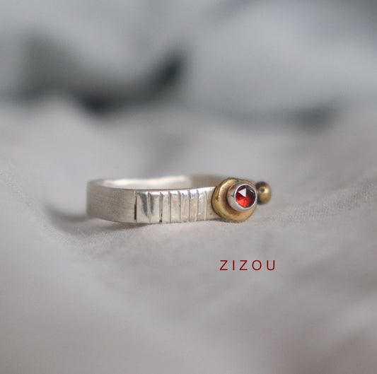 Crown ring / garnet