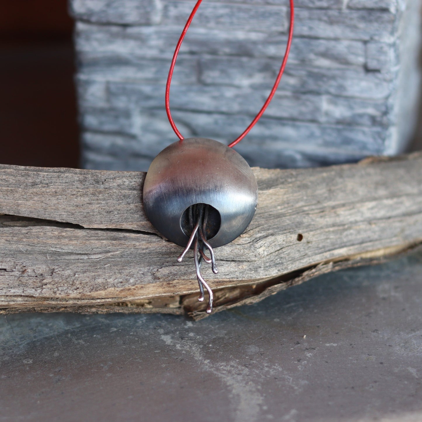 O / necklace L