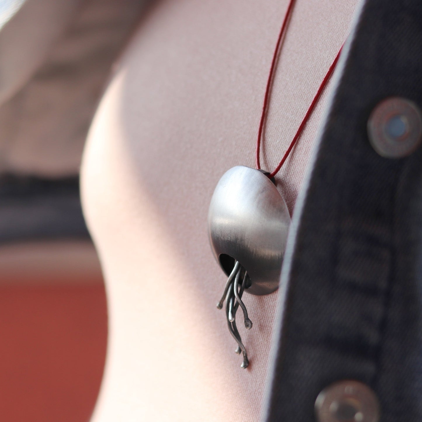 O / necklace L