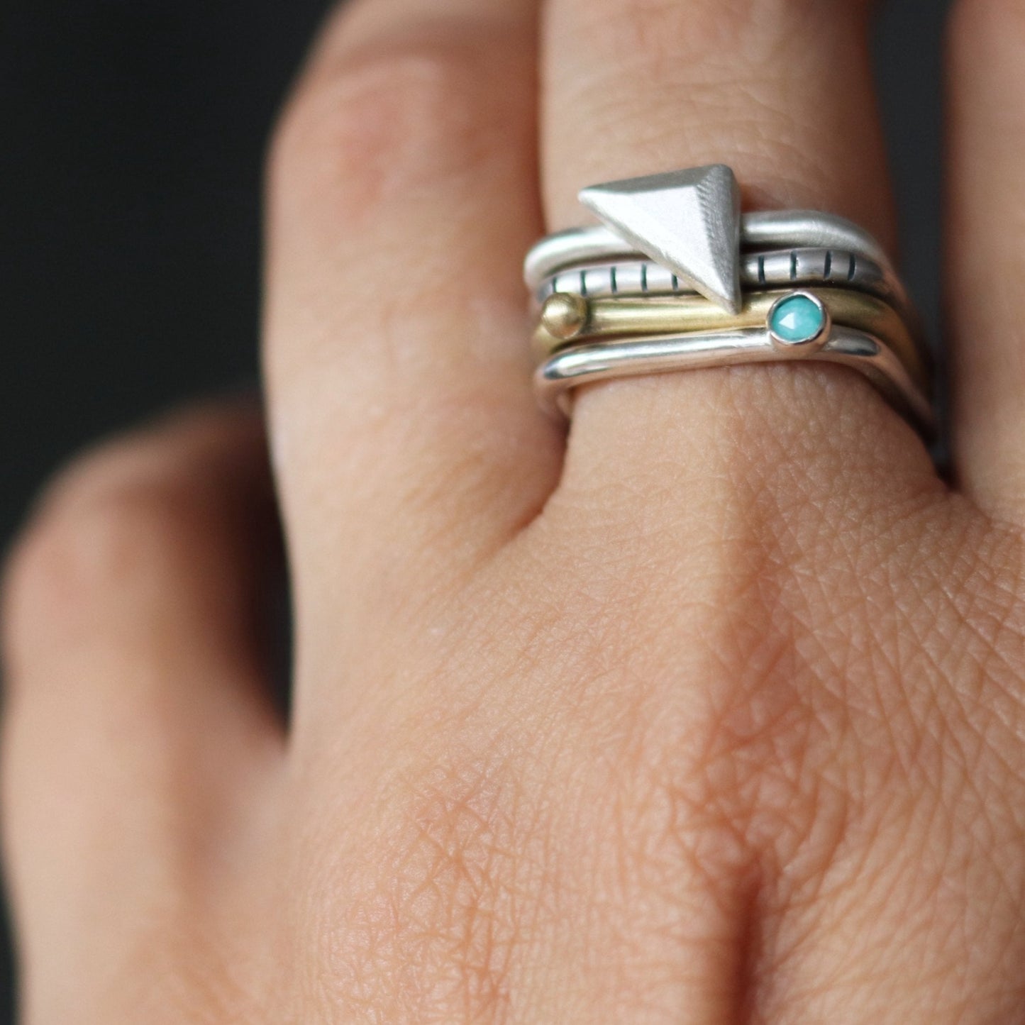 4U1 Escape the ordinary / square / ring