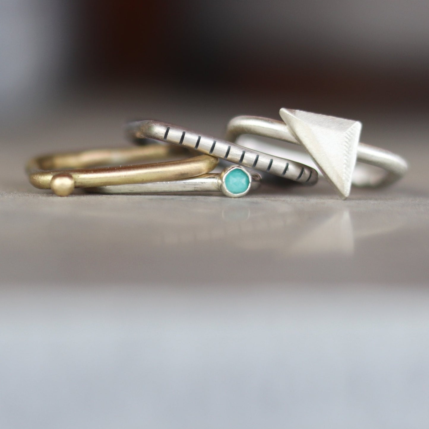4U1 Escape the ordinary / square / ring