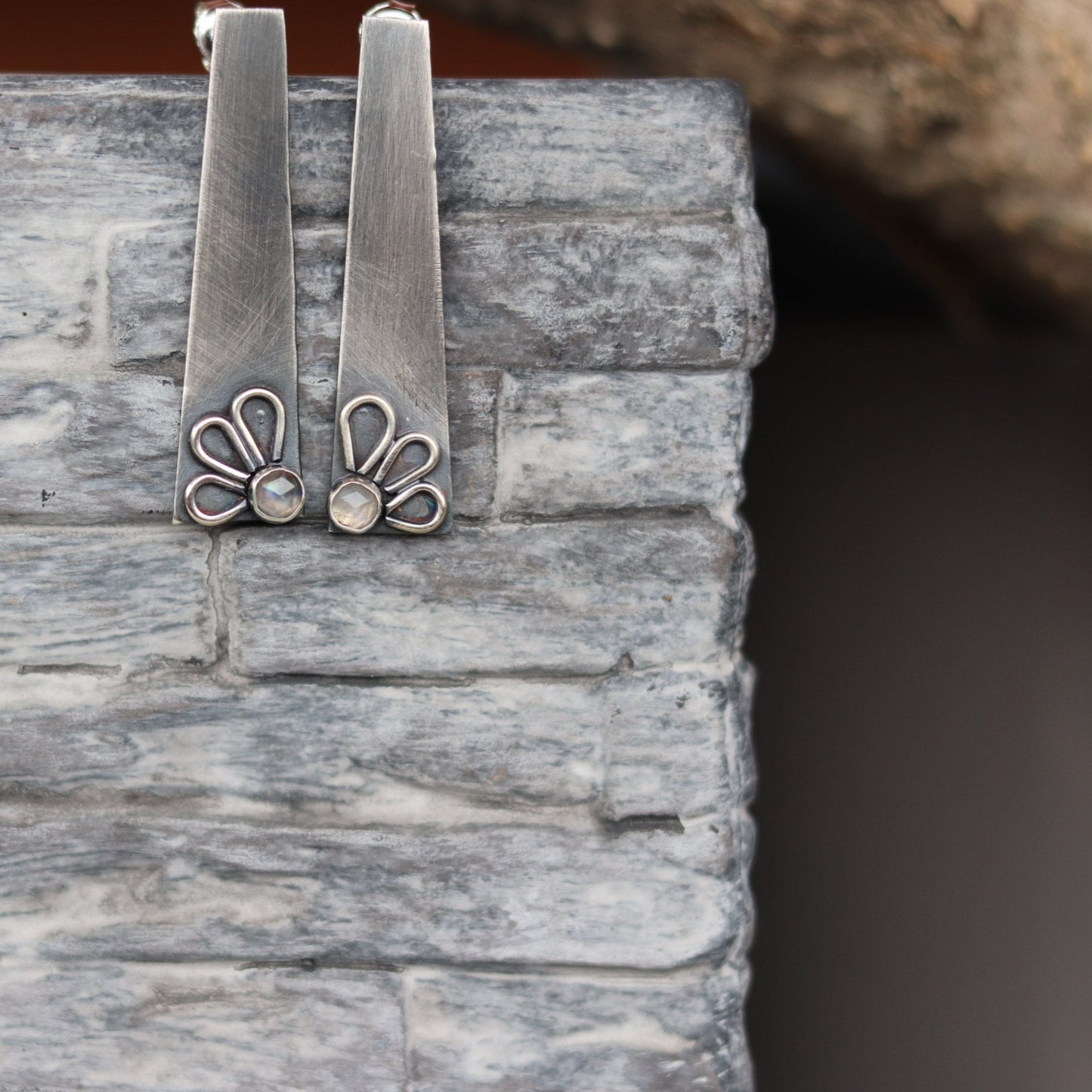 Something delicate / moonstone / earrings