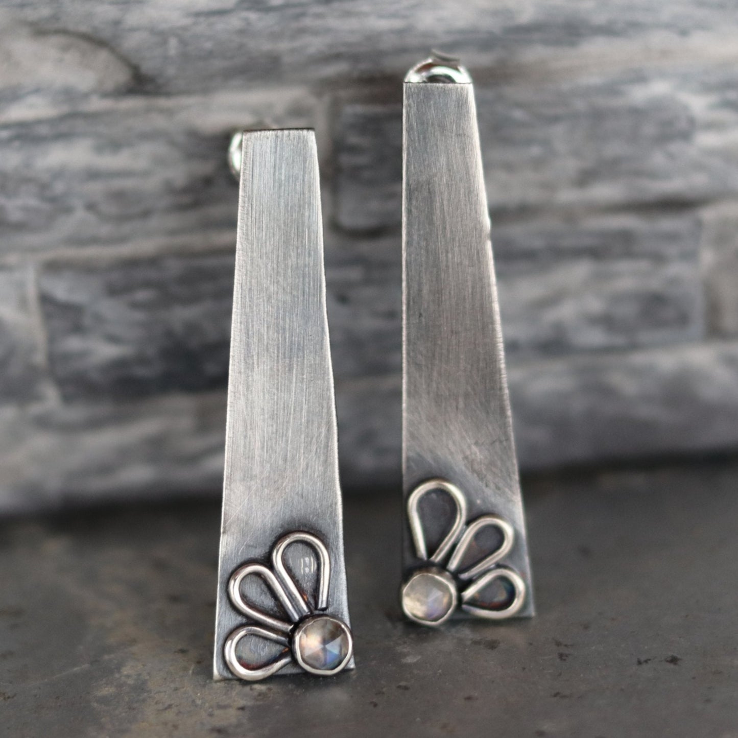 Something delicate / moonstone / earrings