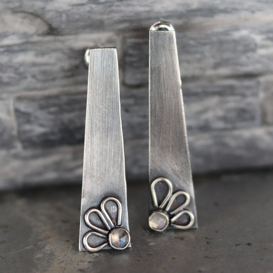 Something delicate / moonstone / earrings