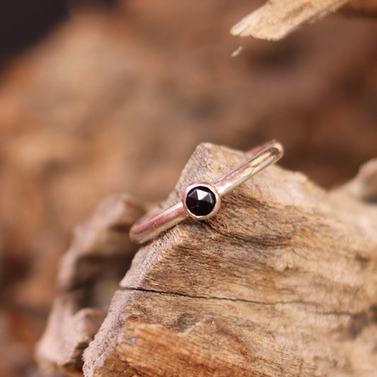 Minimal / spinel / round / ring