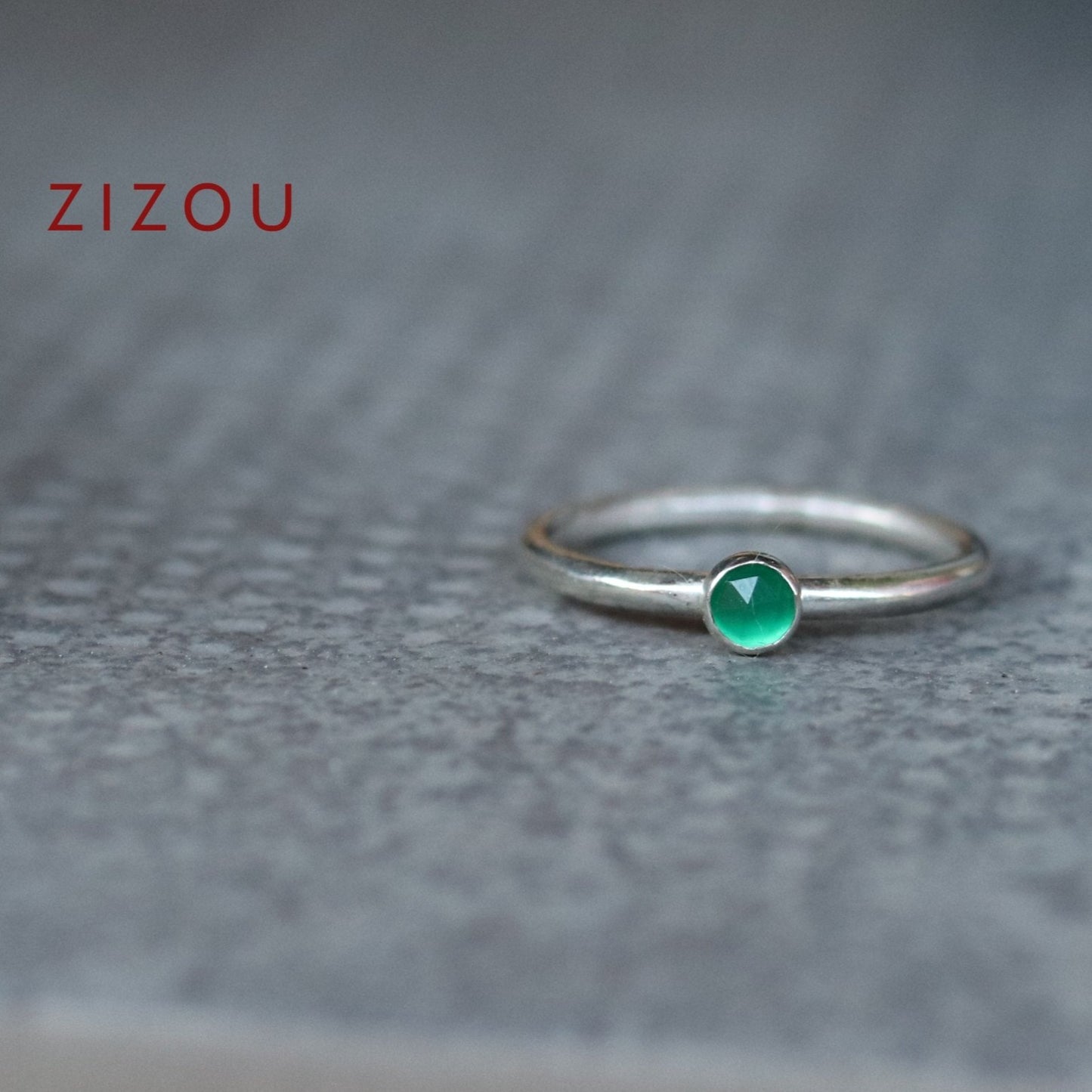 Minimal / green onyx / round / ring