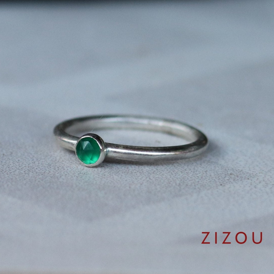 Minimal / green onyx / round / ring