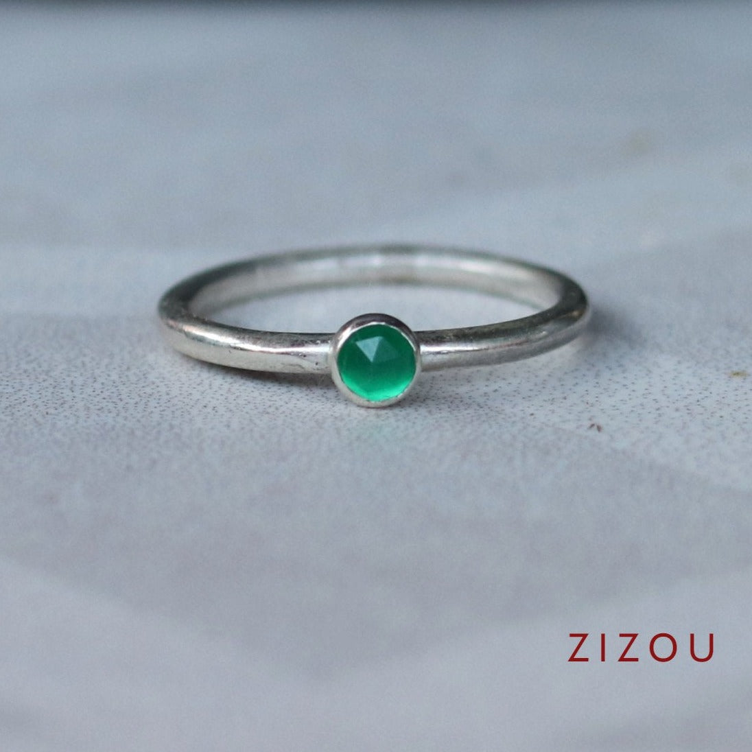 Minimal / green onyx / round / ring