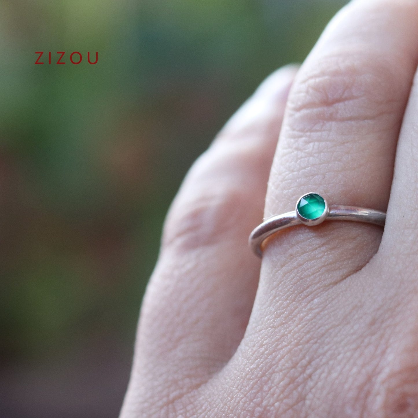 Minimal / green onyx / round / ring