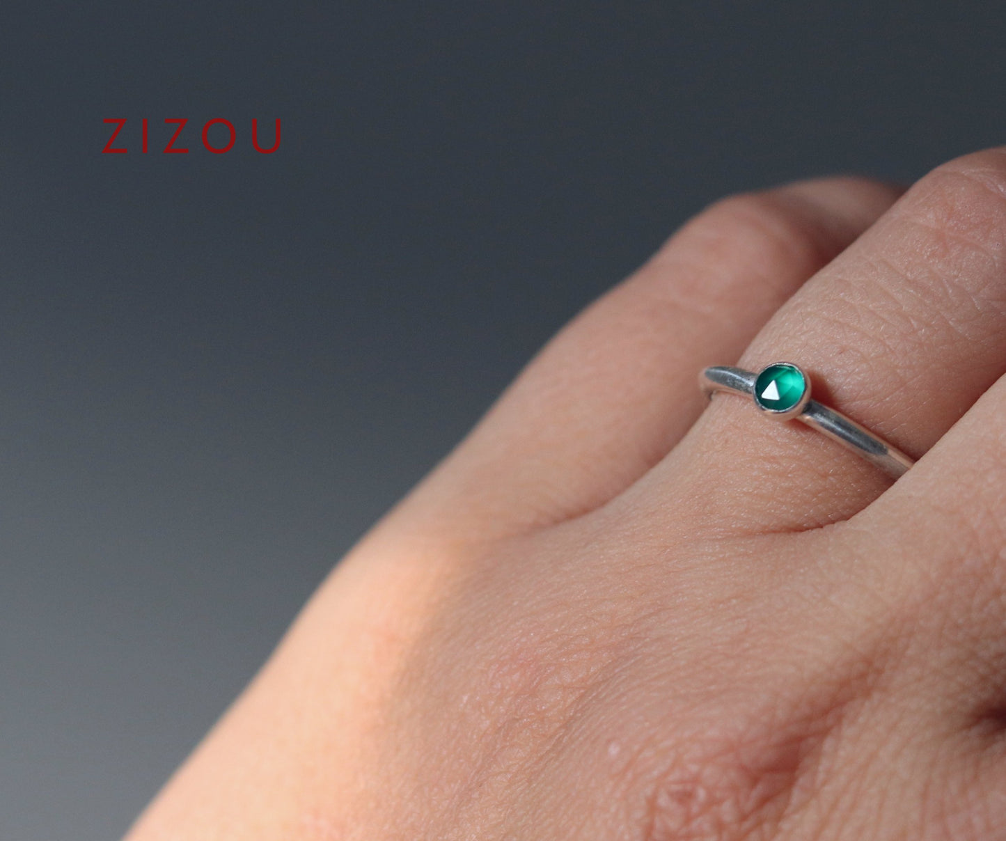 Minimal / green onyx / round / ring