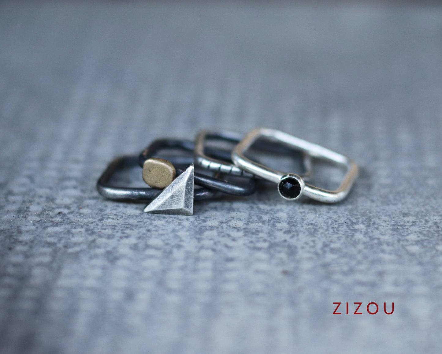 4U1 Escape the ordinary II / square/ ring