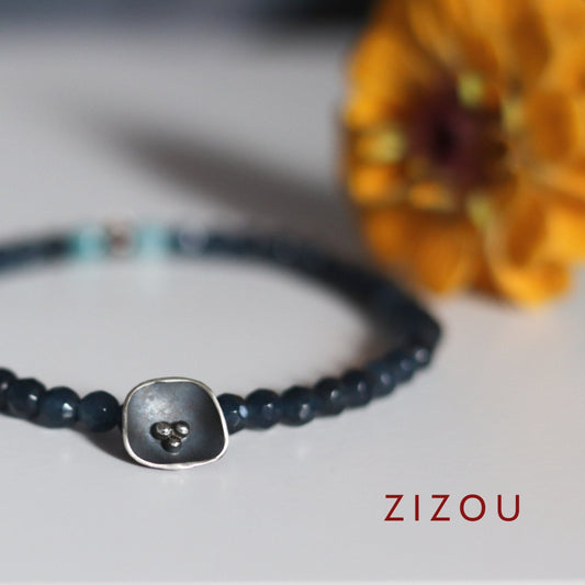Black flower / elastic bracelet